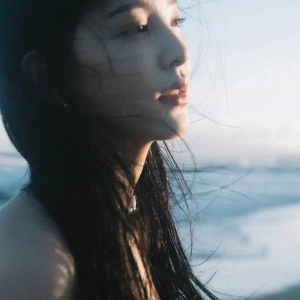活在暗下